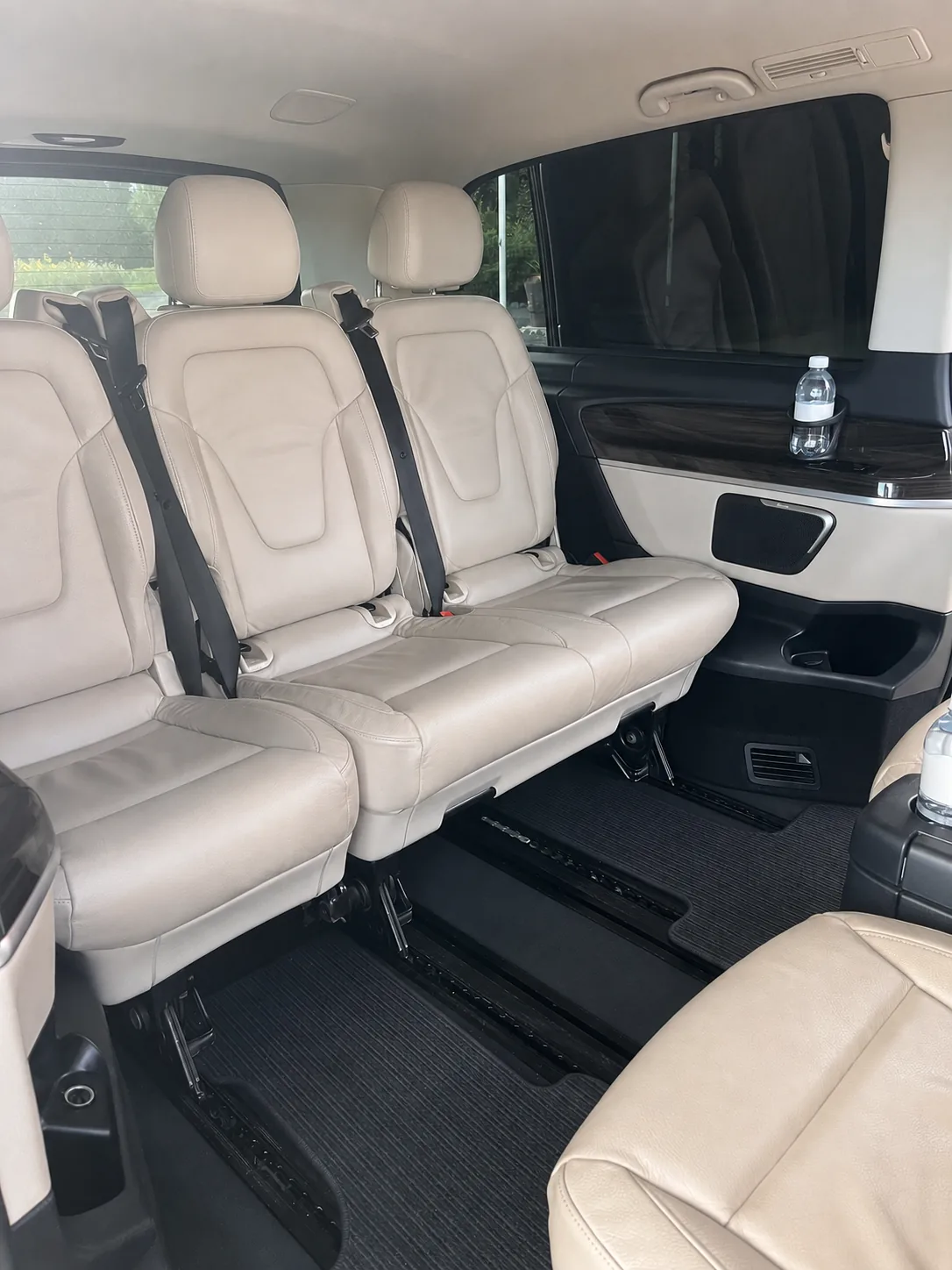 Mercedes-Benz V-Class first-class van — three-seat rear bench · Helsinki Airport Taxi