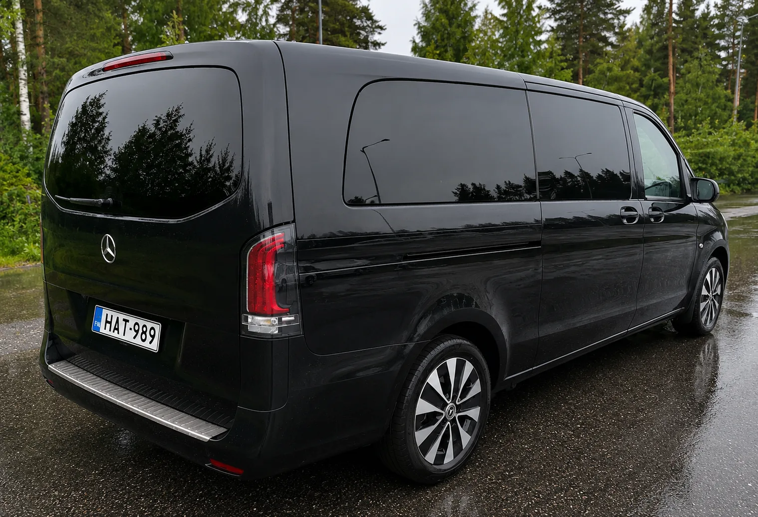 Mercedes-Benz Vito business van — rear three-quarter view · Helsinki Airport Taxi