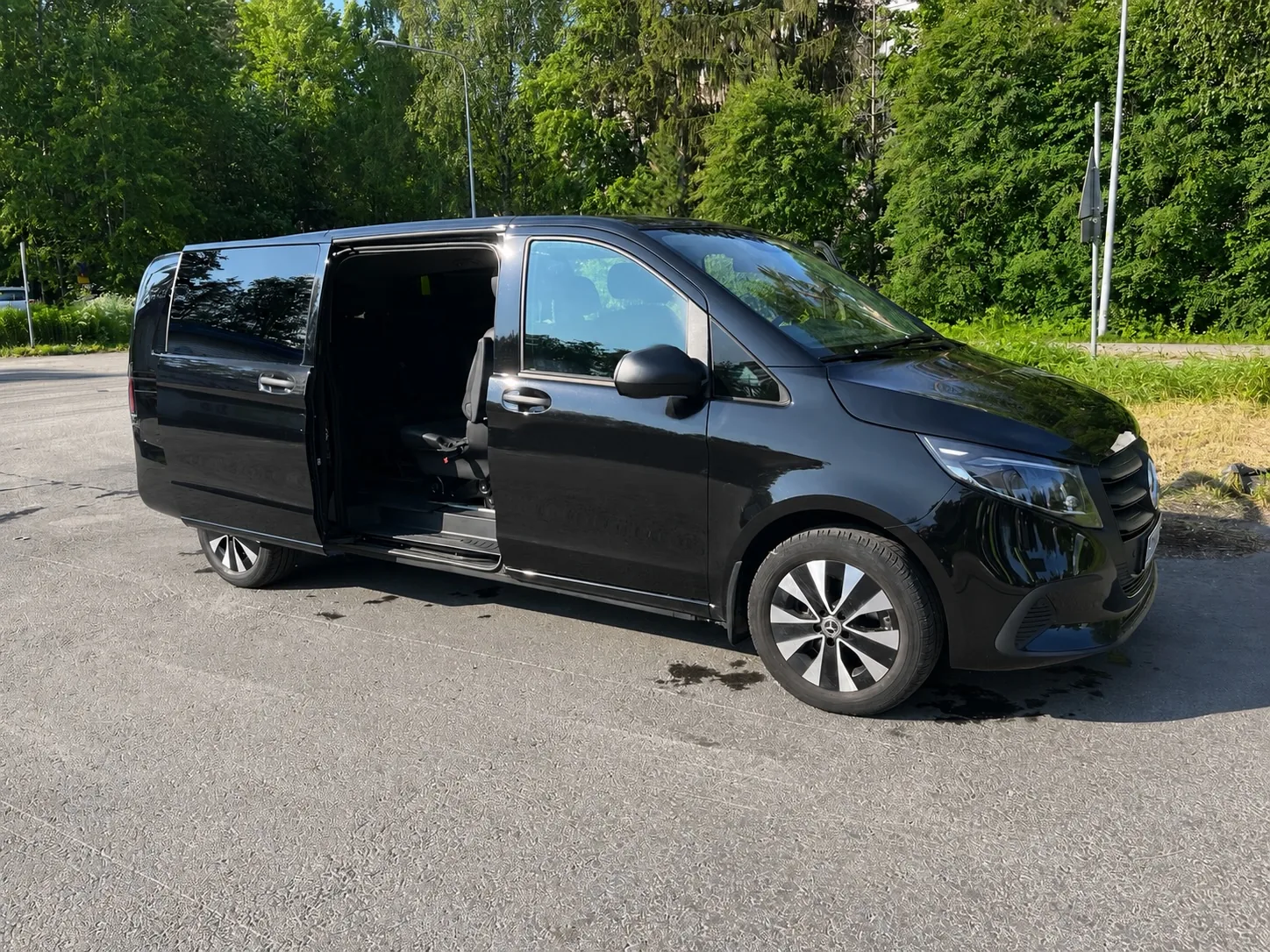 Mercedes-Benz Vito business van — side door open at the airport · Helsinki Airport Taxi