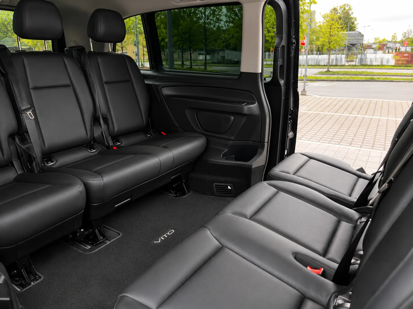 Mercedes-Benz Vito business van — passenger cabin, eight seats · Helsinki Airport Taxi