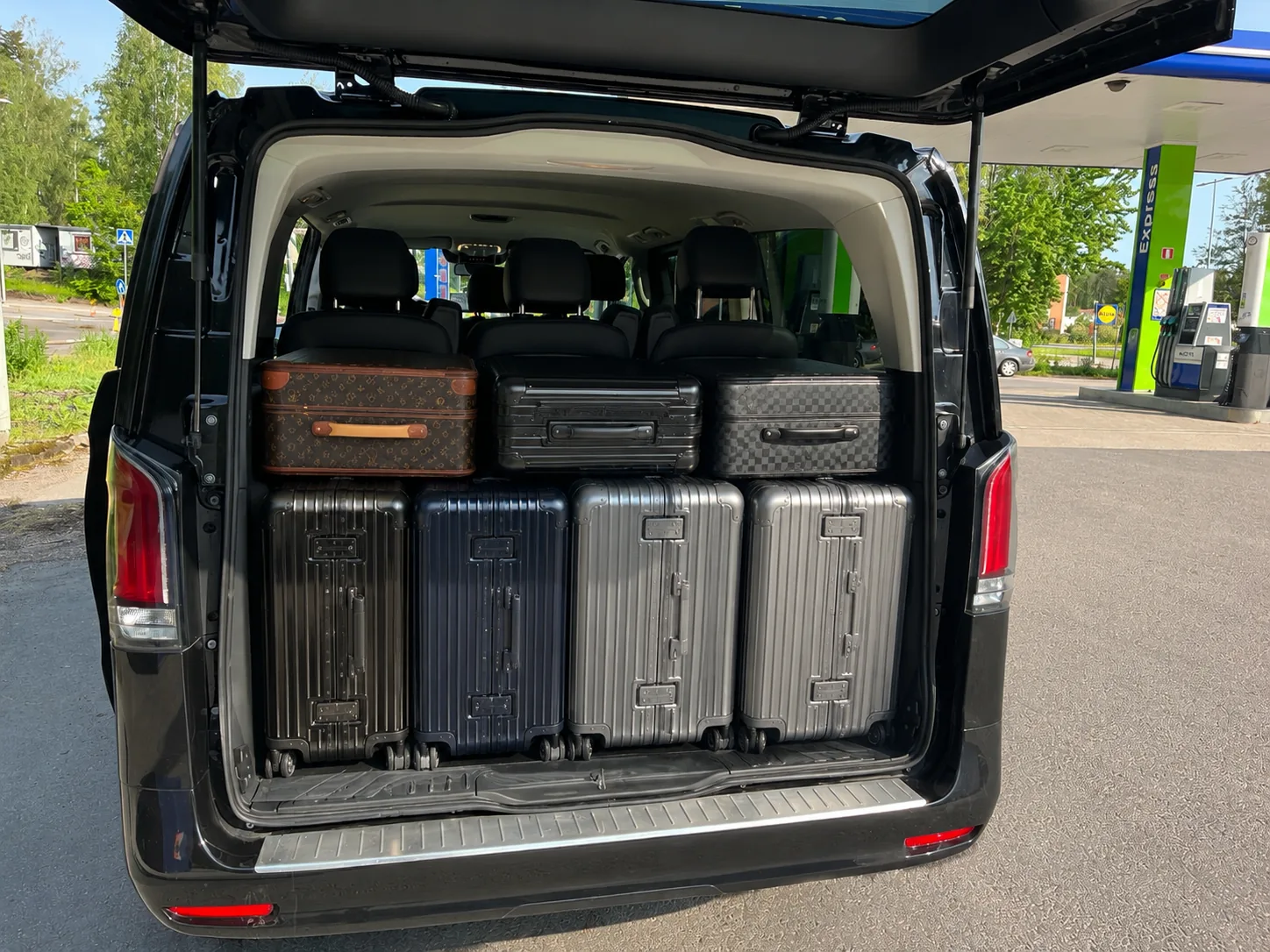 Mercedes-Benz Vito business van — luggage area with suitcases · Helsinki Airport Taxi